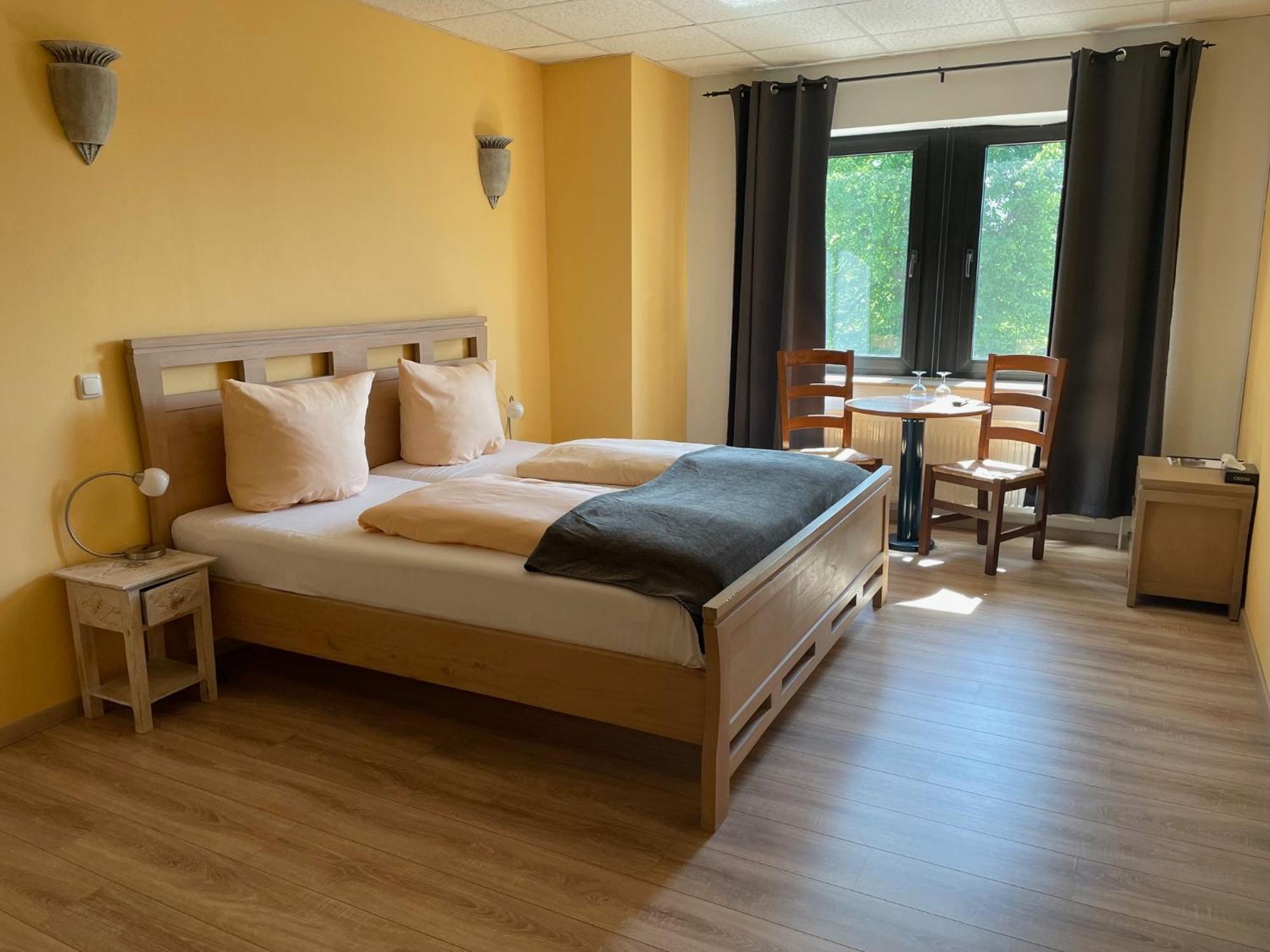 Hotel Rabenstein Raben Steinfeld Bagian luar foto