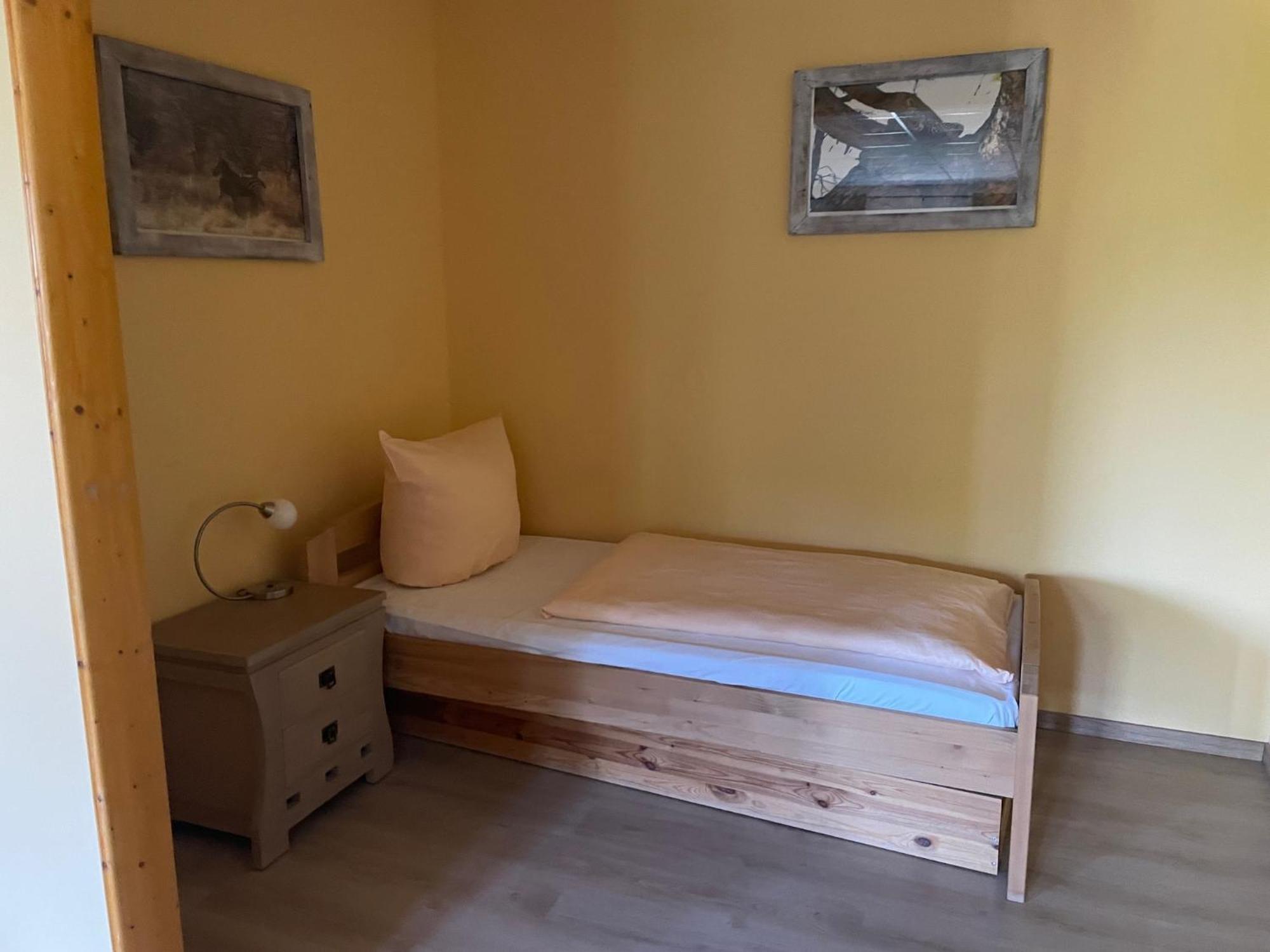 Hotel Rabenstein Raben Steinfeld Bagian luar foto