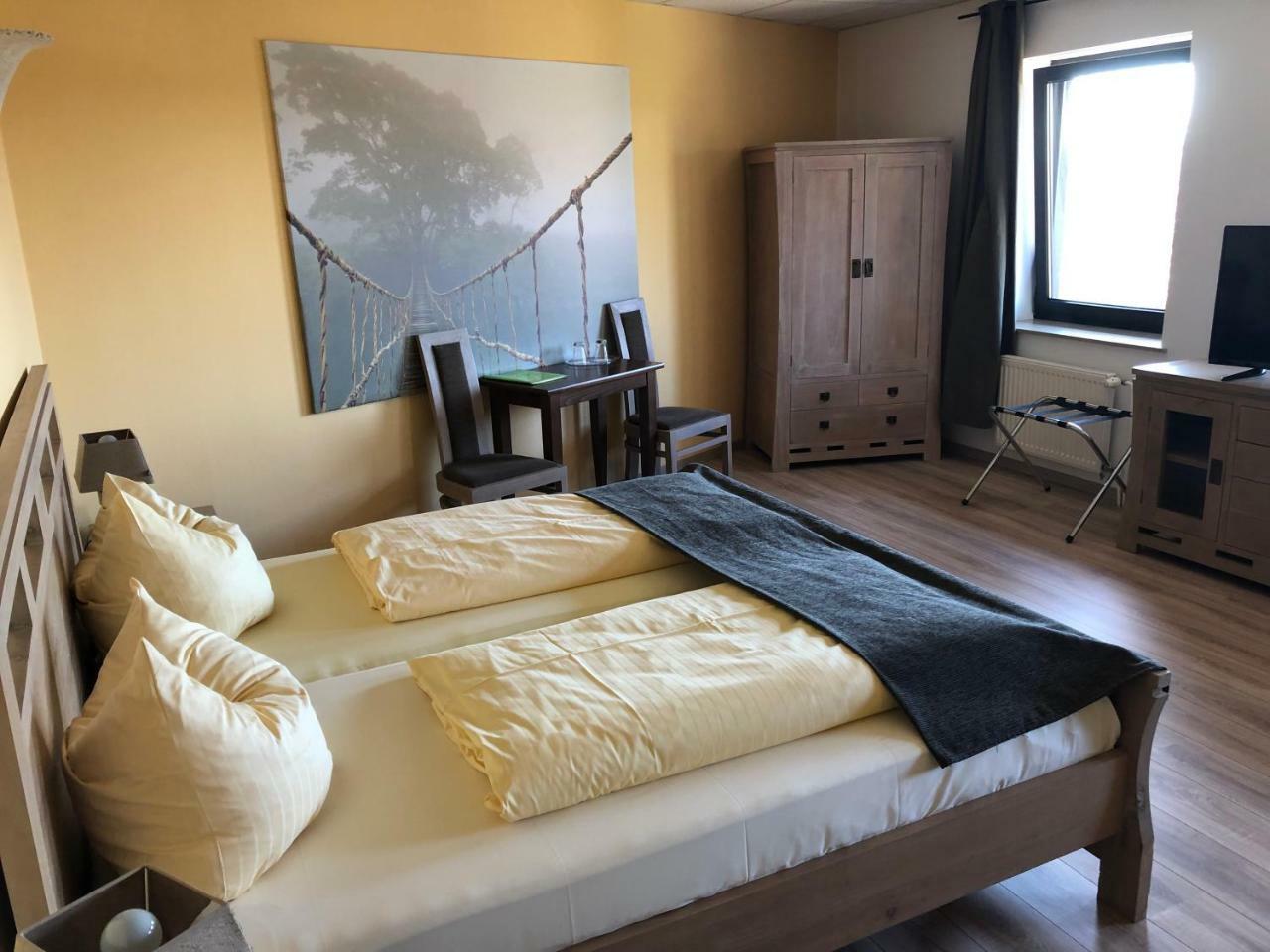 Hotel Rabenstein Raben Steinfeld Bagian luar foto